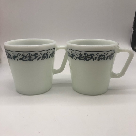 Vintage Pyrex Old Town Blue Onion Coffee Mugs x 2 i - Picture 2 of 5